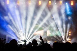 Das Ersparte für ein Konzertticket nutzen