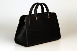Eine neue Handtasche kaufen