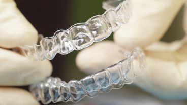 Moderne Zahnschienen sind transparent gestaltet.